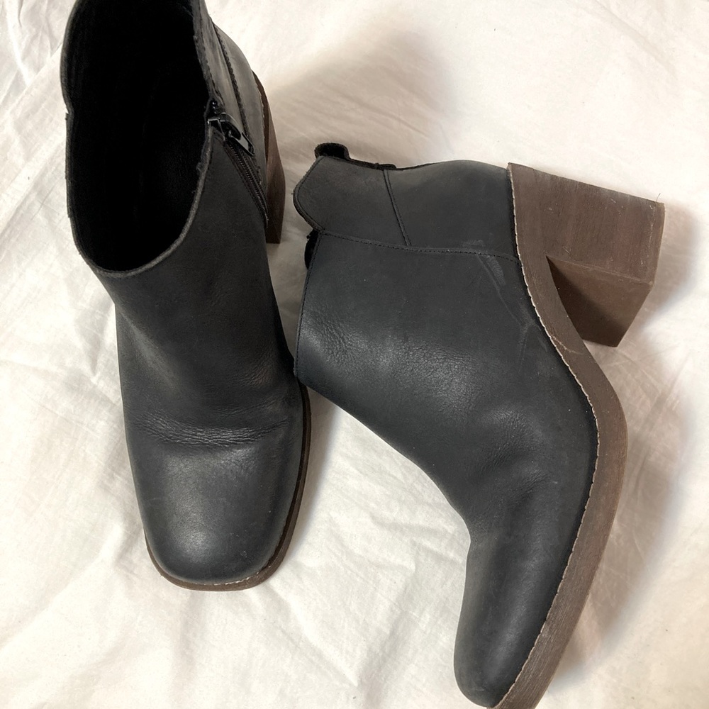 Crown vintage black leather square toe chunky heel ankle boots size 10